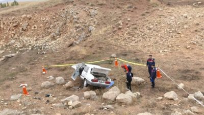 NEVŞEHİR (AA) – Nevşehir'in Hacıbektaş ilçesinde devrilen otomobilin altında kalan