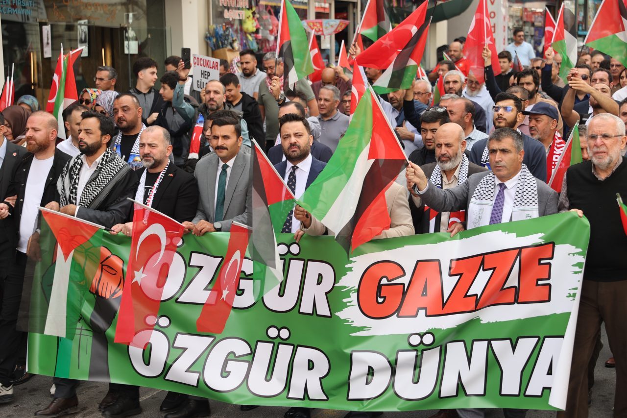 NEVŞEHİR (AA) – Nevşehir'de, İsrail'in Gazze'ye yönelik saldırılarını protesto etmek