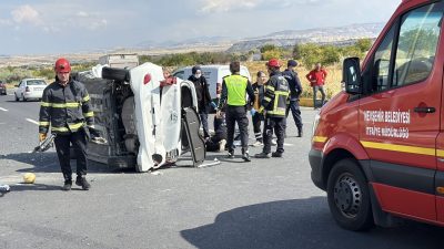 NEVŞEHİR (AA) – Nevşehir'de kamyonetle çarpıştıktan sonra devrilen otomobildeki yaşlı