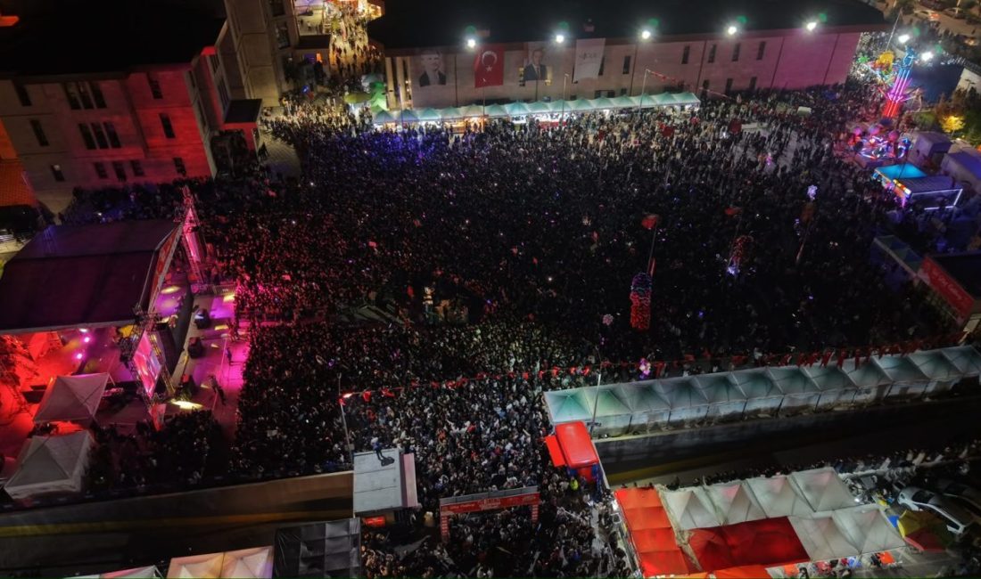 NİĞDE (AA) – Niğde 6. Gastronomi Festivali'nde şarkıcı Sagopa Kajmer