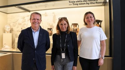 - Troya Müzesi Müdürü Sinem Düzgören: 
- "Bizler için çok