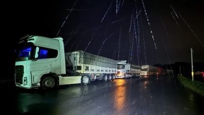 SAKARYA (AA) – Sakarya'da sağanak nedeniyle bazı yollar ulaşıma kapandı,