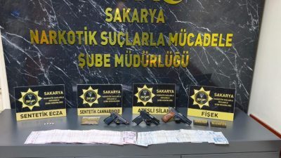 SAKARYA (AA) – Sakarya'da düzenlenen "Sokaklar Güvende" operasyonunda 14 zanlı