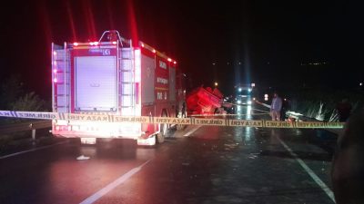 SAKARYA (AA) – Sakarya'nın Geyve ilçesinde 3 aracın karıştığı zincirleme