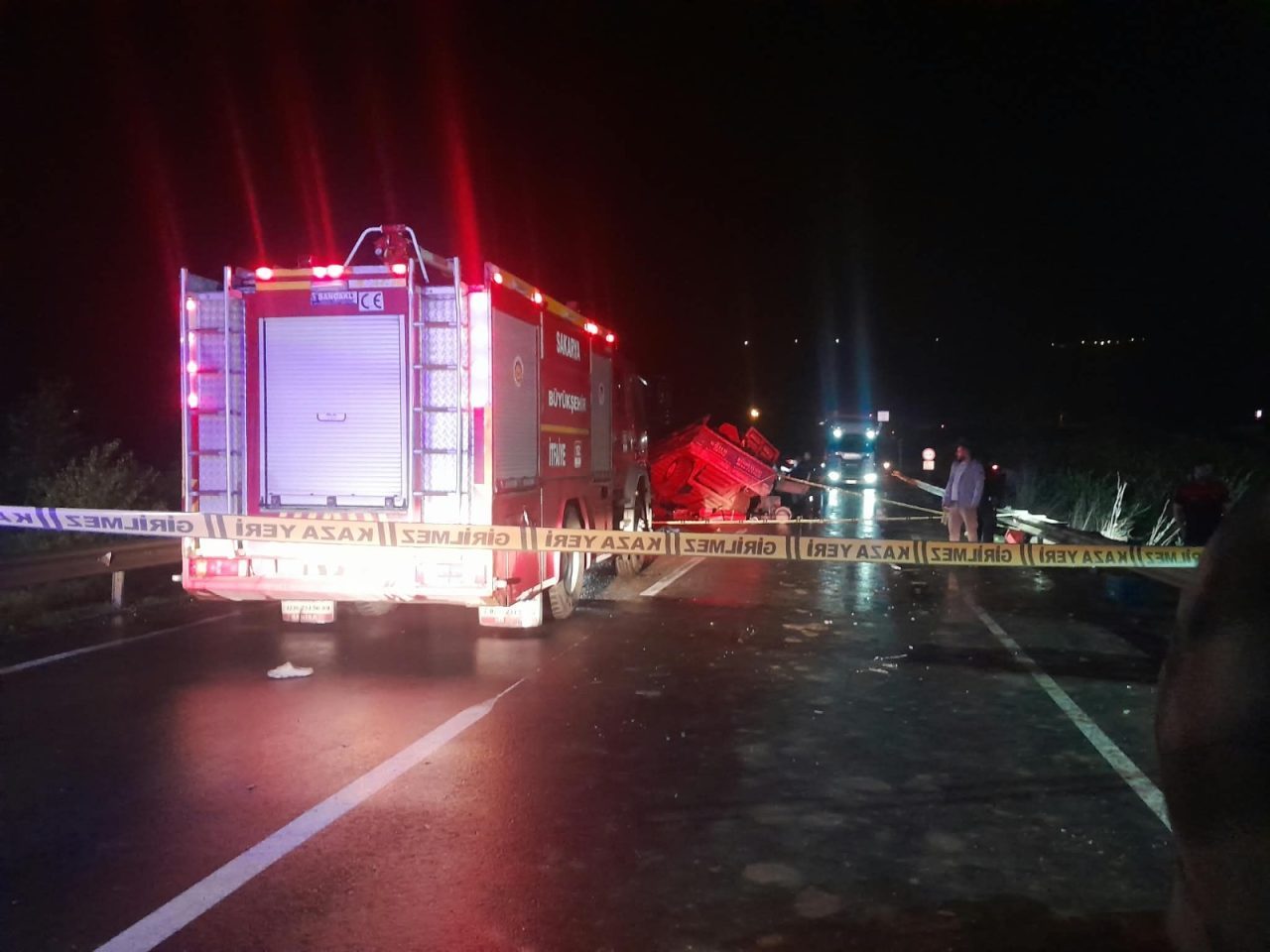 SAKARYA (AA) – Sakarya'nın Geyve ilçesinde 3 aracın karıştığı zincirleme
