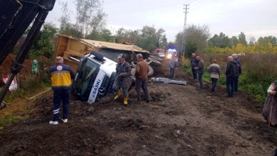 SAMSUN (AA) – Samsun'un Salıpazarı ilçesinde devrilen kamyonun sürücüsü yaşamını