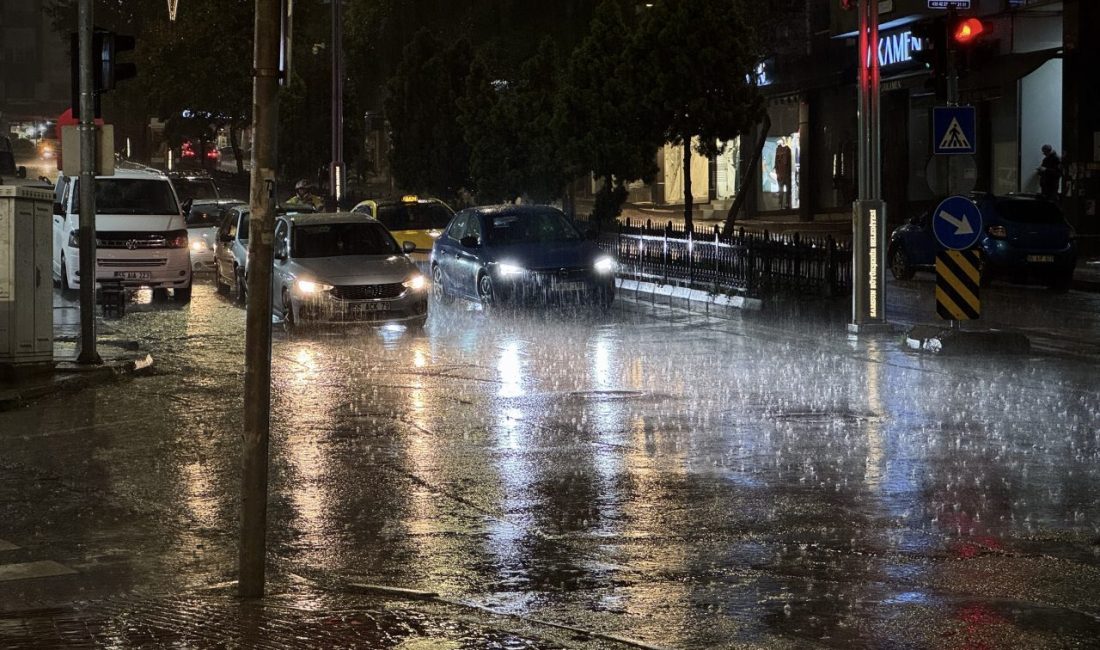 SAMSUN (AA) – Samsun'da gök gürültülü sağanak, hayatı olumsuz etkiledi.