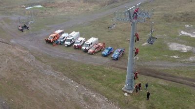 KARS (AA) – Kars'taki Sarıkamış Kayak Merkezi'nde, telesiyejde meydana gelebilecek