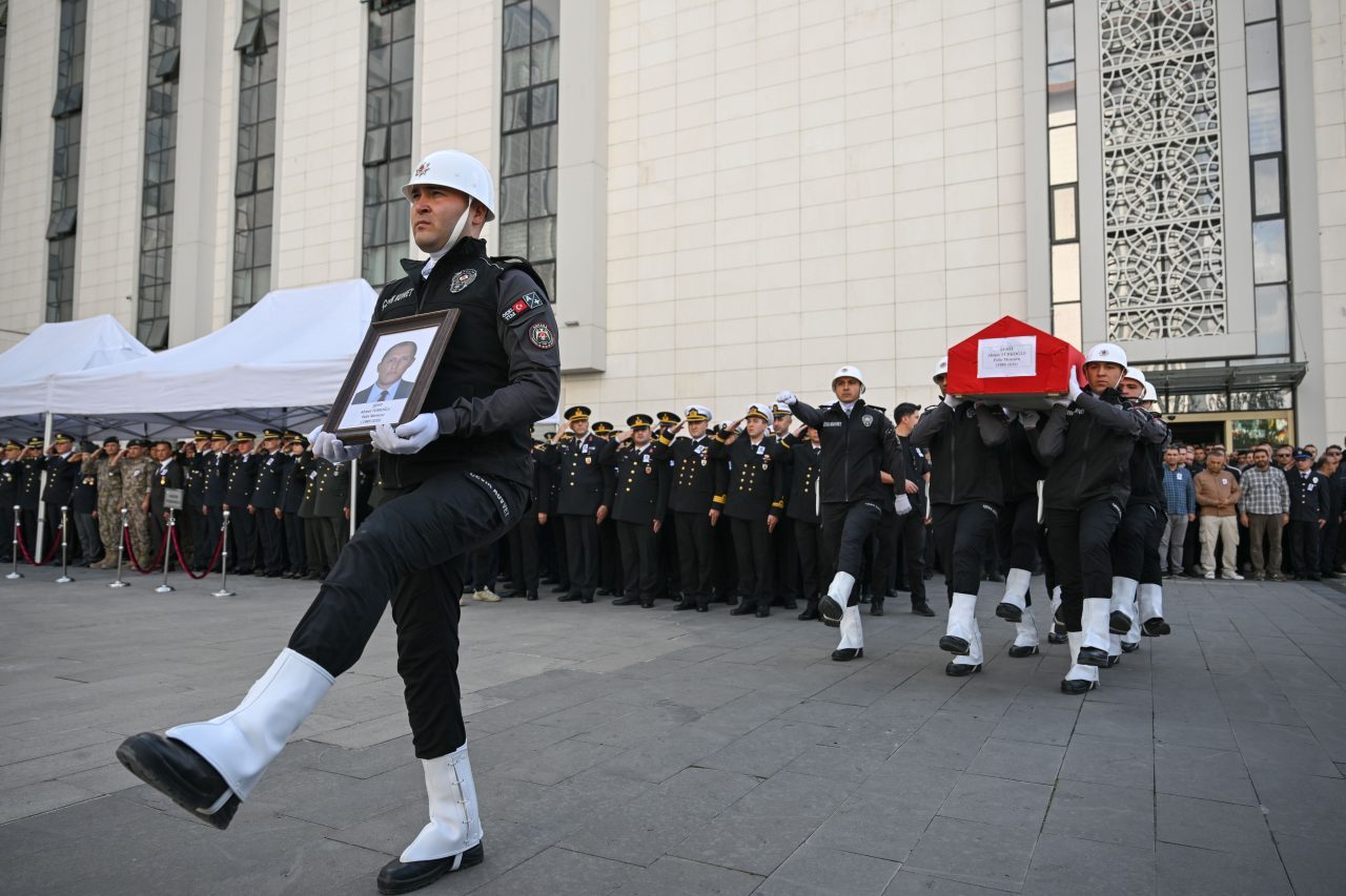 ANKARA (AA) – Ankara'daki polis uygulama noktasında ateş açılması sonucu