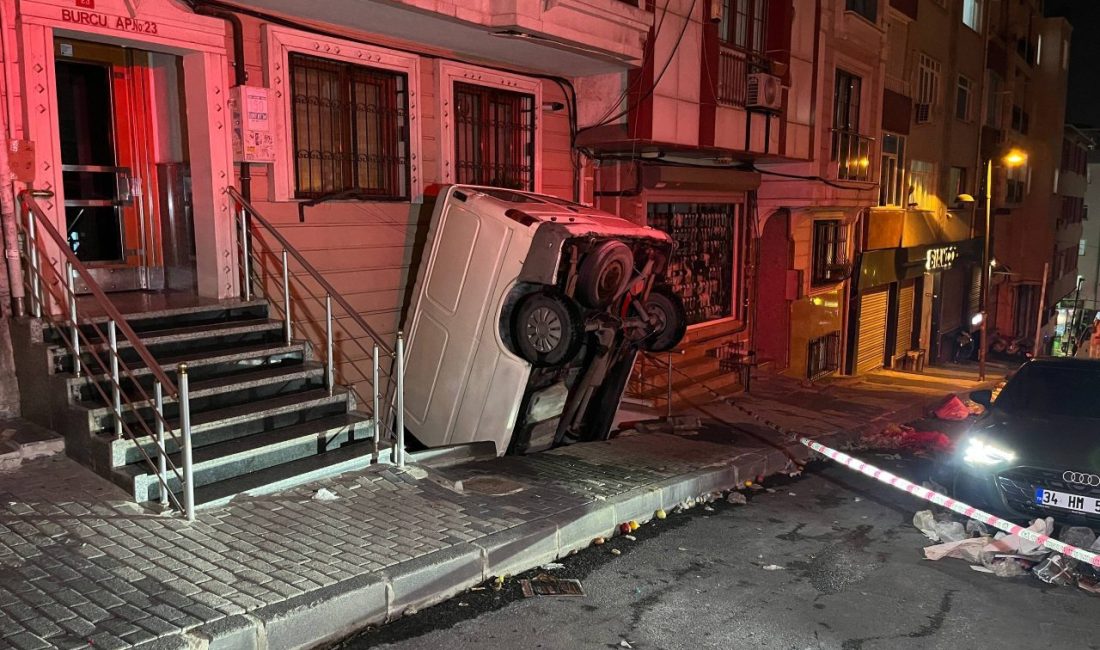 İSTANBUL (AA) – Şişli'de kontrolden çıkarak apartman boşluğuna düşen panelvanın