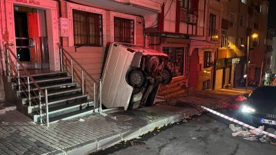 İSTANBUL (AA) – Şişli'de kontrolden çıkarak apartman boşluğuna düşen panelvanın