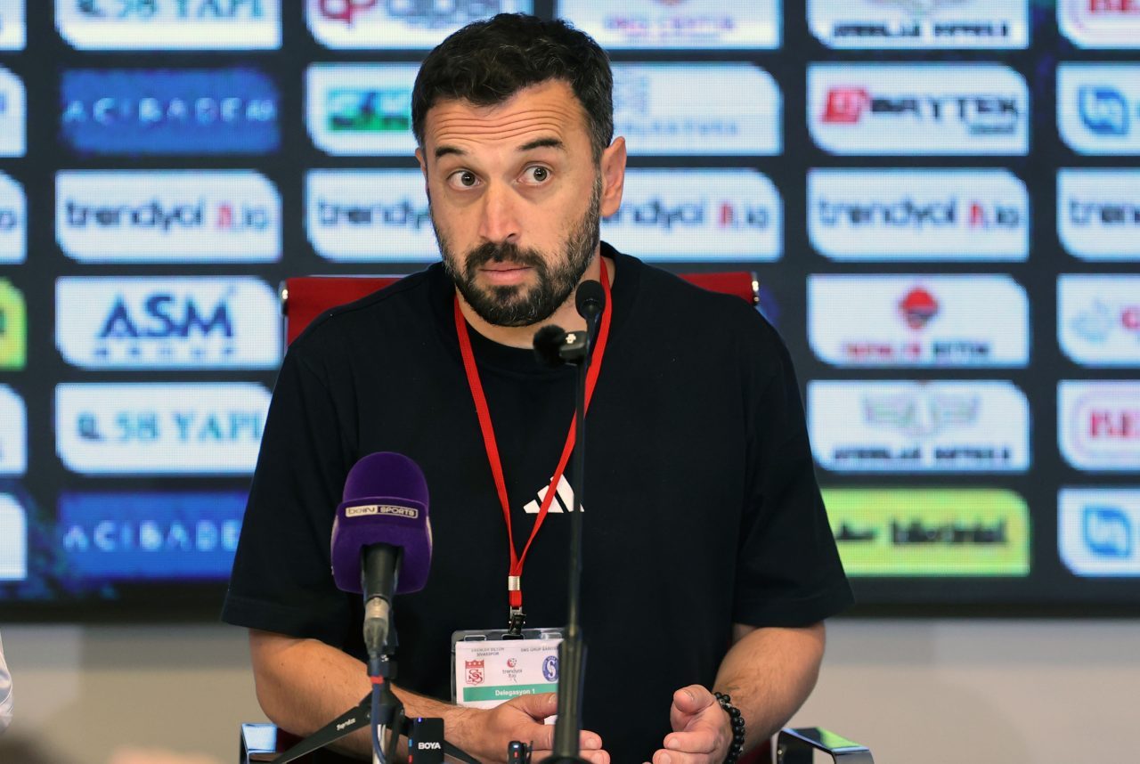 - Sivasspor Teknik Direktörü İsmet Taşdemir:
- "Özellikle oyuncularımızın çoğunun genç