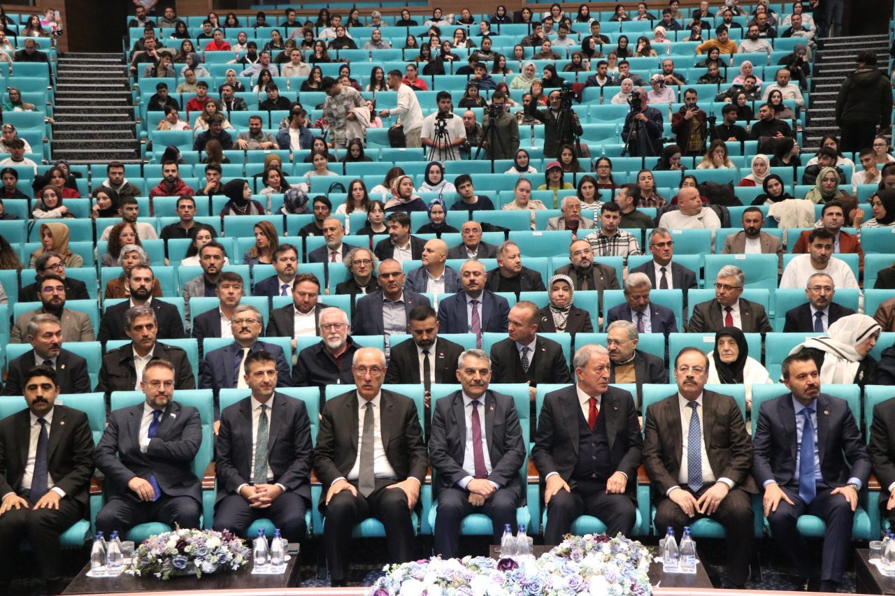 - "Kürtler, Türkler, Zazalar hepsi bizim kardeşimiz, biz biriz beraberiz.