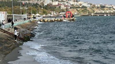 TEKİRDAĞ (AA) – Tekirdağ'da lodosun etkisini yitirmesiyle deniz ulaşımı normale
