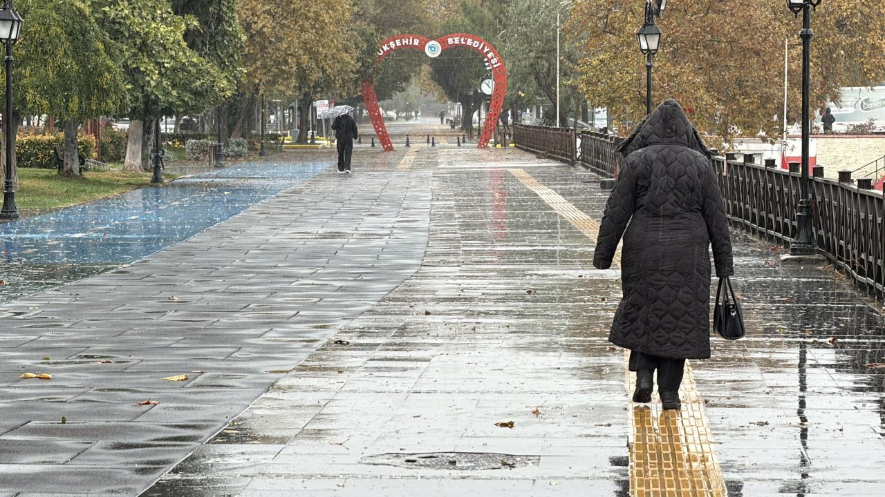 TEKİRDAĞ (AA) – Tekirdağ'da sağanak hayatı olumsuz etkiledi. Kentte aniden
