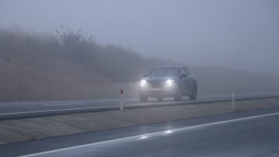 TEKİRDAĞ (AA) – Tekirdağ'da sis nedeniyle görüş mesafesi yer yer