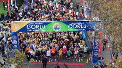 TEKİRDAĞ (AA) – Tekirdağ'ın Çorlu ilçesinde Uluslararası Çorlu Yarı Maratonu