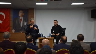 GÜMÜŞHANE (AA) – Teknik direktör Ertuğrul Sağlam, Gümüşhane'de lise öğrencileriyle