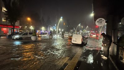TOKAT (AA) – Tokat'ta sağanak hayatı olumsuz etkiledi. Kentte akşam