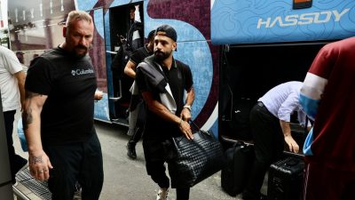 - Futbolcular Nwaiwu, Cabral, Savic, Mustafa Eskihellaç ve Batagov kafilede