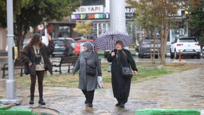 KIRKLARELİ (AA) – Edirne, Kırklareli ve Tekirdağ'da sağanak yaşamı olumsuz