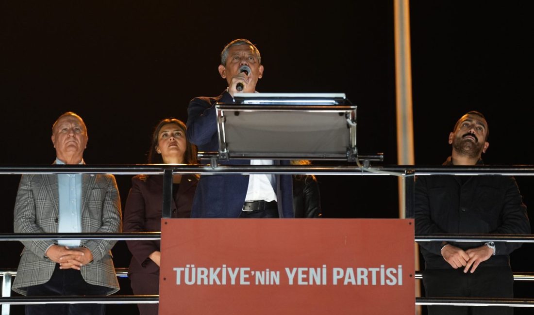 - "Atatürk'ün koltuğunda oturan Genel Başkan, Çubuk'ta linç girişimine uğradı.