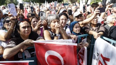 - "Yılmayacağız, durmayacağız, var gücümüzle çalışıp, partimizi iktidar yapacağız"