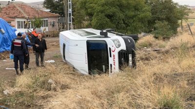 YOZGAT (AA) – Yozgat'ın Yerköy ilçesinde minibüsün devrilmesi sonucu yaralanan