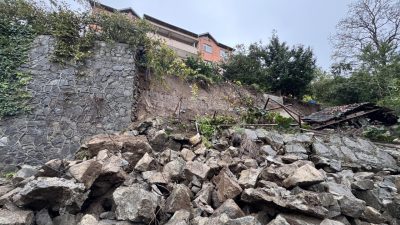 ZONGULDAK (AA) – Zonguldak'ın Karadeniz Ereğli ilçesinde yaşanan toprak kayması